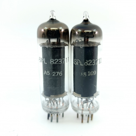 2 X 6687 UNITED ELECTRON TUBE. 1960s PROD. BLACK PLATES. SQUARE GETTER.17.CE808