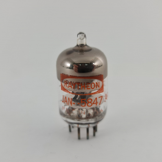 1 X JAN 5847A RAYTHEON TUBE. 1960s...