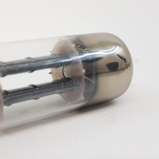 1 X 12BH7A TUBE. SQUARE GETTER BLACK...