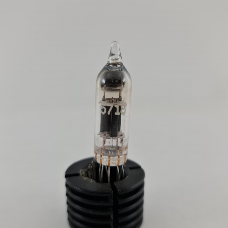 1 X 5718 GENERAL ELECTRIC TUBE. 1970s PROD. RECTANGULAR GETTER. 10. CE801