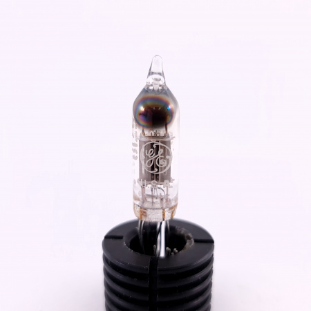 1 X 5718 GENERAL ELECTRIC TUBE. 1970s PROD. RECTANGULAR GETTER. 10. CE801