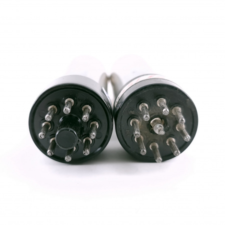 2 X EL34 RFT ELECTRON TUBE. 1970s RFT PROD. CENTRAL PIN BROKEN. USED. 50. CH164