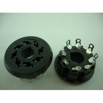 1 x OCTAL BAQUELITE TUBE...