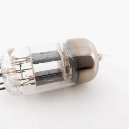 1 X E81CC ZAERIX TUBE. BLACK PLATES. TILTED GETTER. COPPER RODS. 3 MICA. CP  ENA