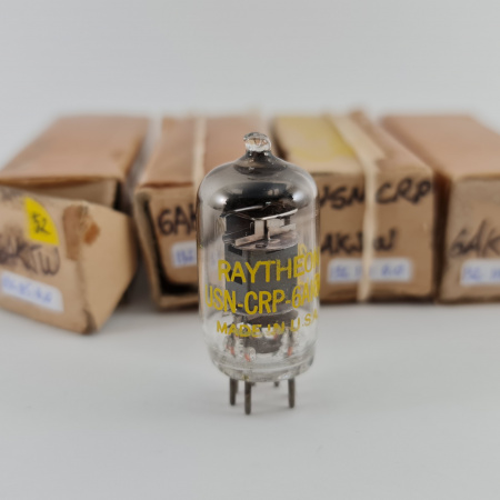 4 X 6AK5W RAYTHEON TUBE. 1950s ARMY PROD. BLACK PLATES. MATCHED QUAD. 52. CH166