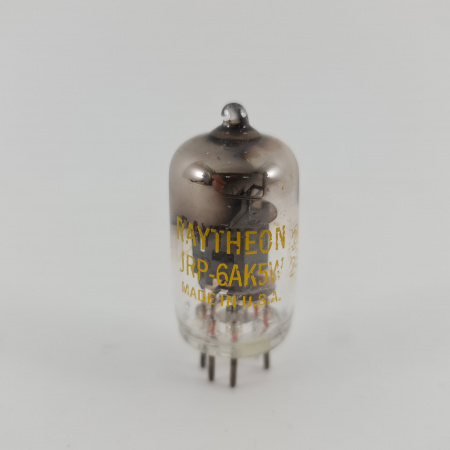 1 X 6AK5W RAYTHEON TUBE. 1950s PROD. BLACK PLATES. RECTANGULAR GETTER. 55.CH166
