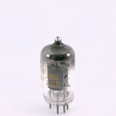 1 X 6AK5W RAYTHEON TUBE. 1950s PROD. BLACK PLATES. RECTANGULAR GETTER. 55.CH166