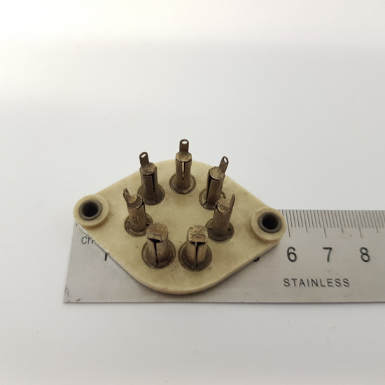 1 X UX7  AMERICAN CERAMIC SOCKET 7...