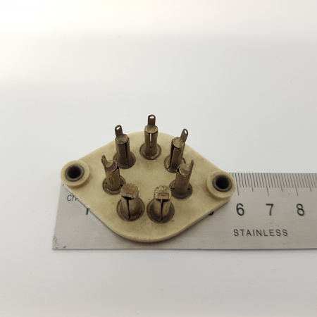 1 X UX7  AMERICAN CERAMIC SOCKET 7 PINS. RAYMART BRAND. RCZOC16