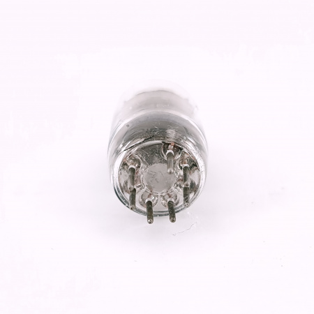 1 X 6AK5W RCA TUBE. 1950s PROD. BLACK PLATES. D-G. USED. 36. CH167
