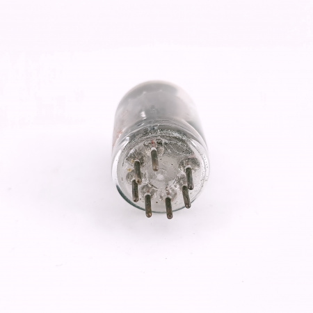 1 X 6AK5W HYTRON TUBE. 1950s PROD. BLACK PLATES. D-G. 37. CH167