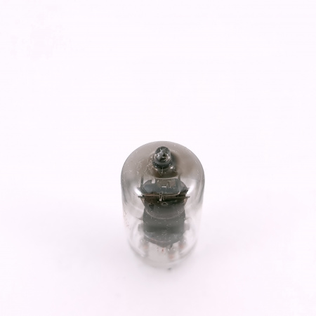 1 X 6AK5W RAYTHEON TUBE. 1950s PROD. BLACK PLATES. D-GETTER. USED. 38. CH167