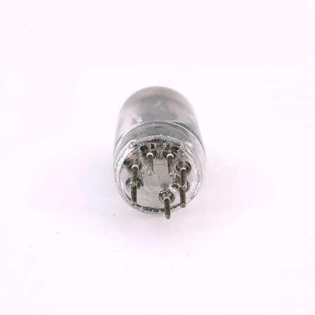 1 X 6AK5W RAYTHEON TUBE. 1950s PROD. BLACK PLATES. D-GETTER. USED. 38. CH167
