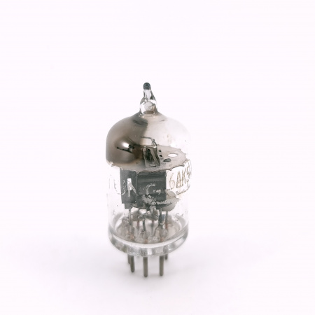 1 X 6AK5 TUNG-SOL TUBE. 1950s PROD. BLACK PLATES. RECTANGULAR GETTER. 83. CH167