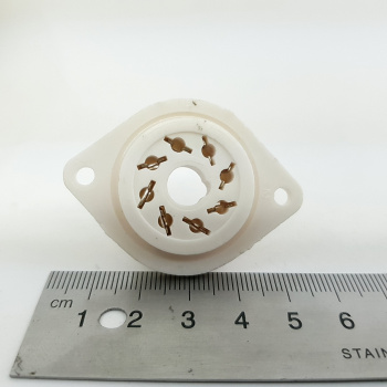 1 X OCTAL TUBE SOCKET....