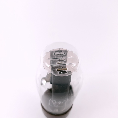 1 X U18/20 GEC TUBE. 1950s PROD. BLACK PLATES. RECTANGULAR GETTER. CH77