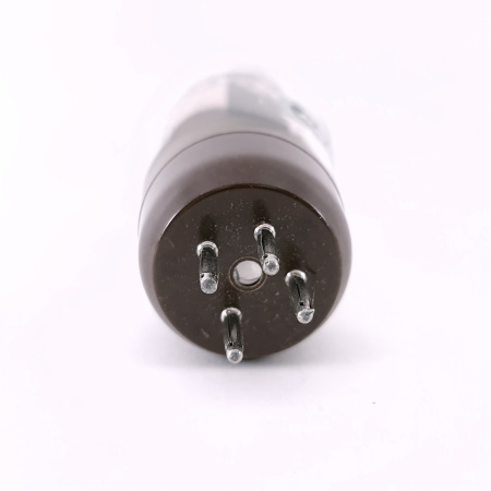 1 X U18/20 GEC TUBE. 1950s PROD. BLACK PLATES. RECTANGULAR GETTER. CH77