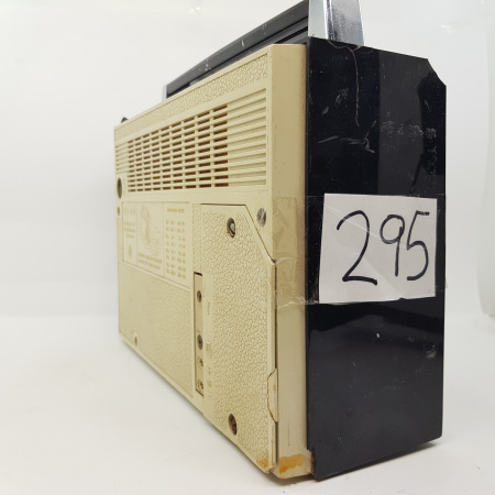 RADIO ANTIGUA. RADIO VEF 204 AM 10 TRANSISTOR.  COD$*295