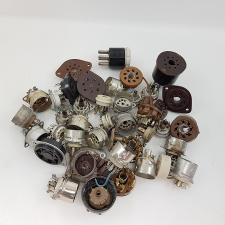 LOTE 42 ZOCALOS DE VALVULAS USADOS VARIADOS. OCTAL, RIMLOCK, NOVAL, 7 PINS...  RCZOC19