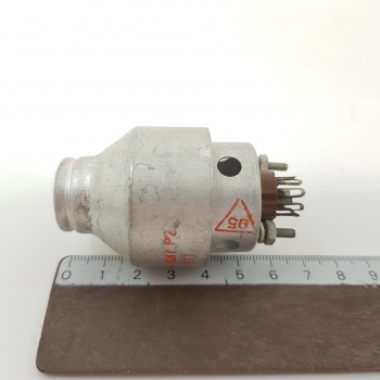 1 X 7 PINS MINIATURE SOCKET...