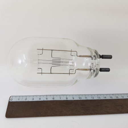 1 X INCANDESCENT BULB GENERAL ELECTRIC 115v 750w 3200ºK. NOS. RCB407