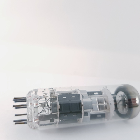 1 X PCL86 MAZDA TUBE. PHILIPS PRODUCTION 1964s. NOS/NIB. RC165