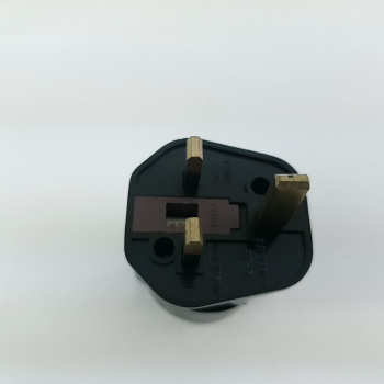 1 X EURO SCHUKO PLUG TO UK... 2