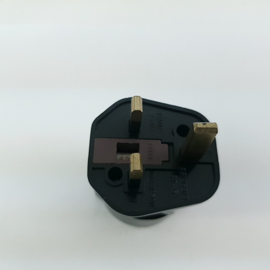 1 X EURO SCHUKO PLUG TO UK PLUG...