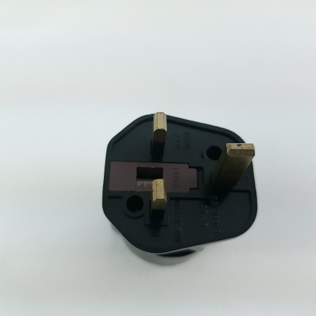 1 X EURO SCHUKO PLUG TO UK PLUG ADAPTOR  13AMP 250V