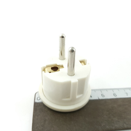 1 X USA TO  EU SCHUKO POWER ADAPTER. WHITE. RCB44B3