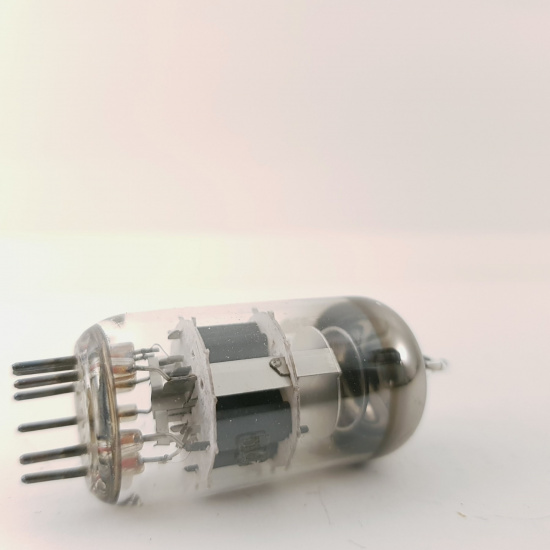 1 x ECC88 PINNACLE TUBE. 1960s. NOS....