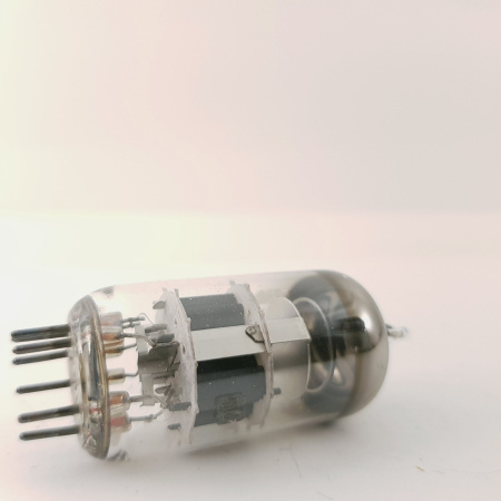 1 x ECC88 PINNACLE TUBE. 1960s. NOS. RCB397