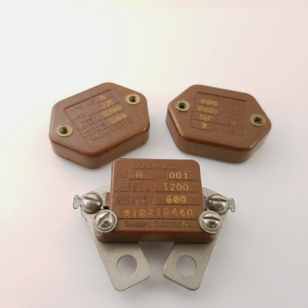 1 X LOT OF 3  SANTGAMO ELECTRIC MICA CAPACITOR 0.01uF 600V. NOS. RC255U1