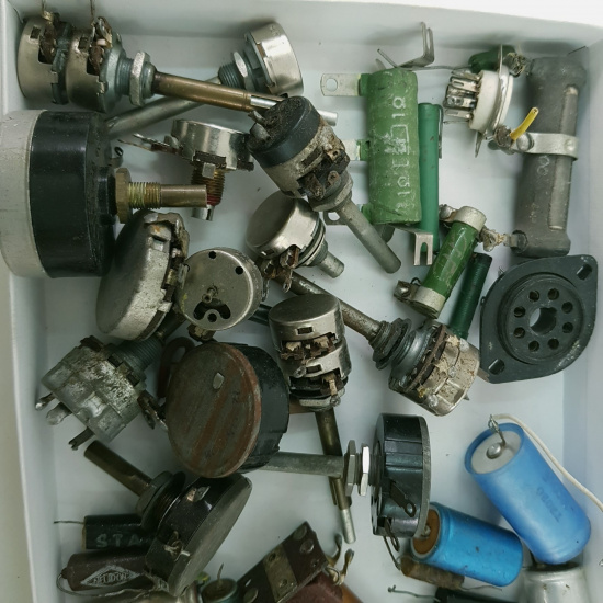 1 X LOT OF POTENTIOMETER, CAPACITOR,...