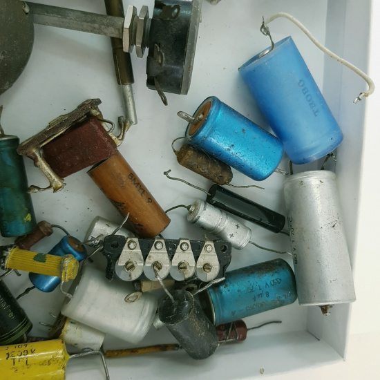 1 X LOT OF POTENTIOMETER, CAPACITOR,...
