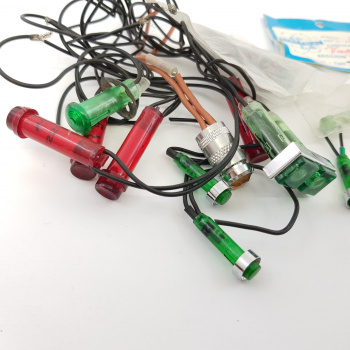 LOT OF 15 X NEON PILOTS.... 2