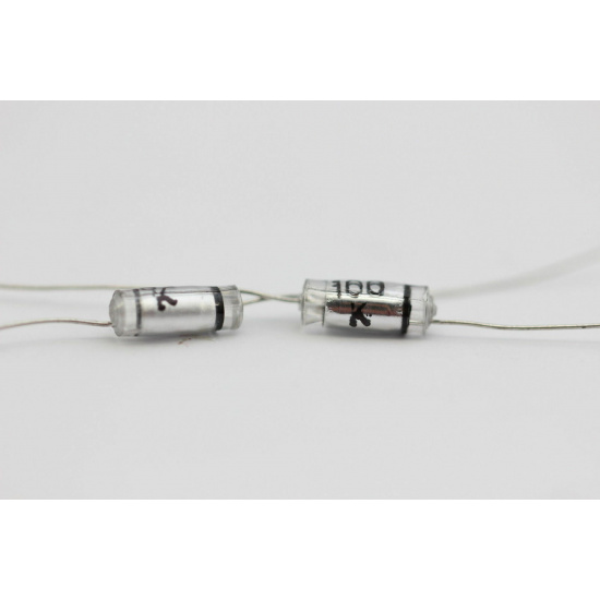 3 X STYROFLEX CAPACITOR SIEMENS 100pF 630V 10% (New Old Stock) 3PC.CA5U145F290425