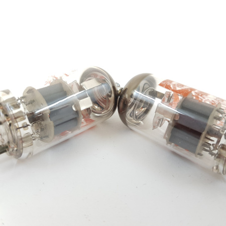 2 X JAN 7308 RAYTHEON TUBE. 76/92%-122/72%. PAR. NOS/NIB. 32P. CH70