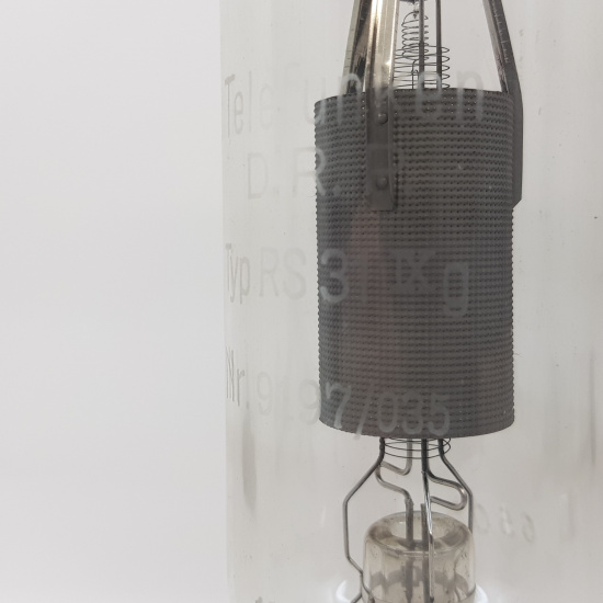 1 X RS31 TELEFUNKEN TUBE. NOS TUBE....