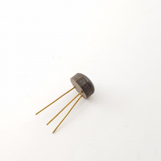 1 X 2N3568 FAIRCHILD TRANSISTOR NOS. RC613BU37F230724