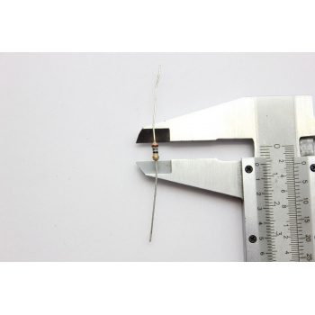 8 X 1/4W 16R 5% CARBON FILM...