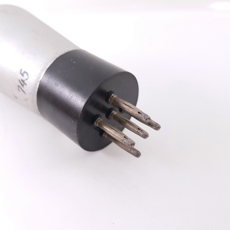 1 X REN904 TELEFUNKEN TUBE. NOS. RCB383