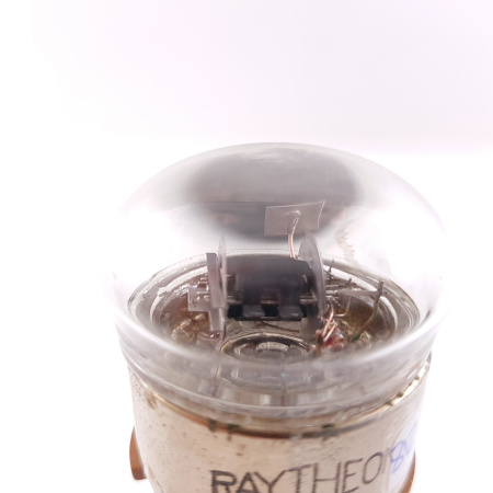 1 X 717A / VT269 RAYTHEON TUBE. BLACK PLATES. NOS. CB402.H