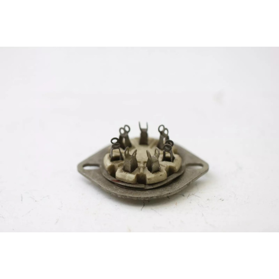 1 X UX7 / U7B CERAMIC SOCKET. MEDIUM...