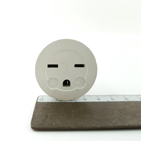 1 X CHINESE TO EU SCHUKO POWER PLUG ADAPTER. WHITE. RCB44B4