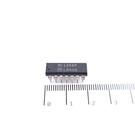 1 X MC1358P MOTOROLA INTEGRATED...