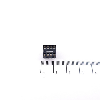 1 X 8 PIN DIP SOCKET....