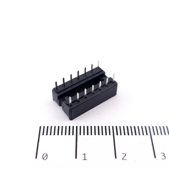 1 X 14 PIN DIP SOCKET. NOS....