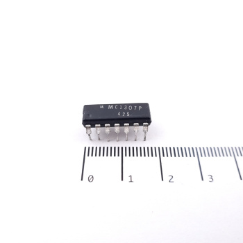 1 X MC1307P MOTOROLA...
