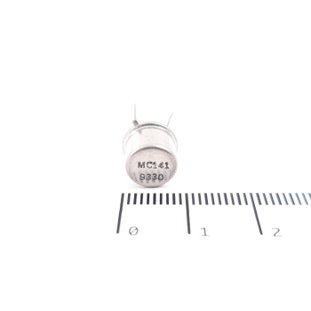 1 X MC141 TRANSISTOR. NOS....